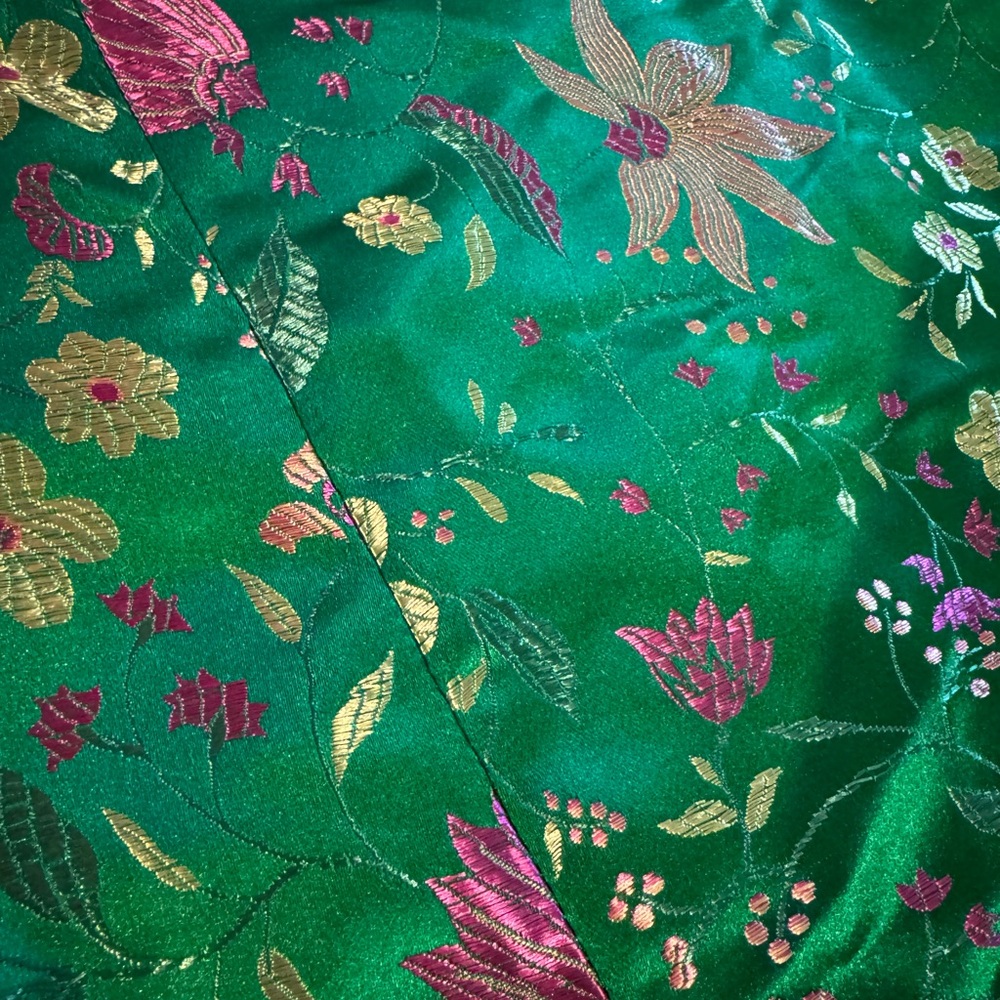 Stunning Lulu's Emerald Satin Dress with Floral Accents Medium Biophilic - Picture 8 of 9